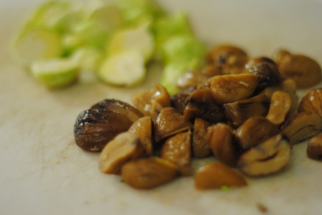 Chestnuts and brussels sprouts (photo)