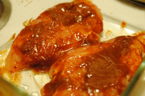 Low-Amine Chicken with BBQ sauce and oil (photo)