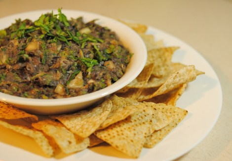 Low-Amine Black Bean Dip served with Organic Corn Chips (photo)